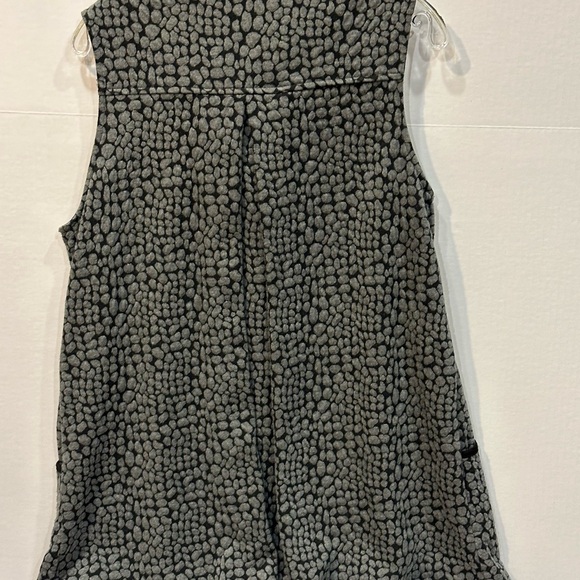 Yushi, Women’s Grey/Black Button Down, Sleeveless Tunic. Made in USA - Picture 8 of 10